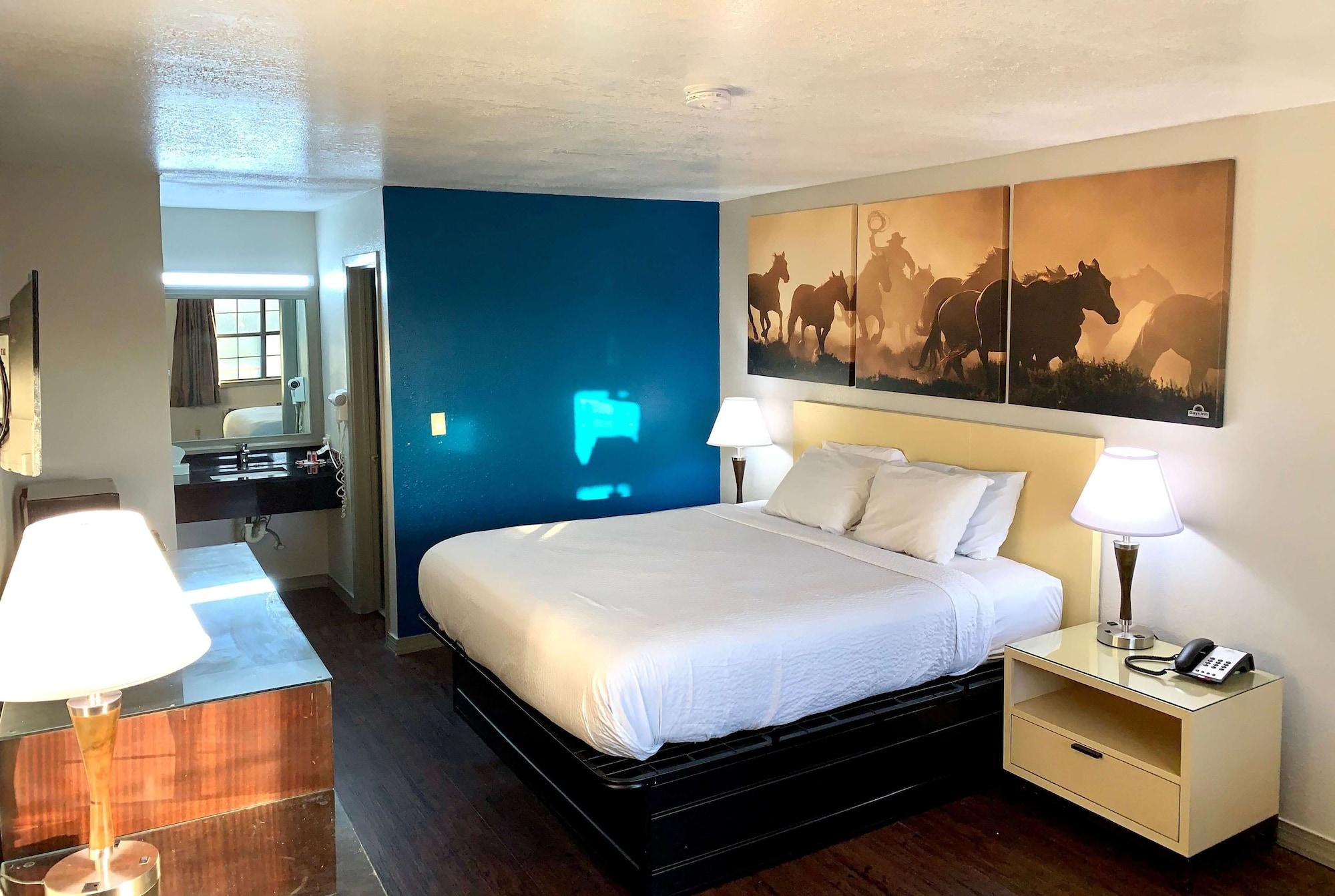 Days Inn & Suites By Wyndham - Canton First Monday Trade Days Exteriér fotografie