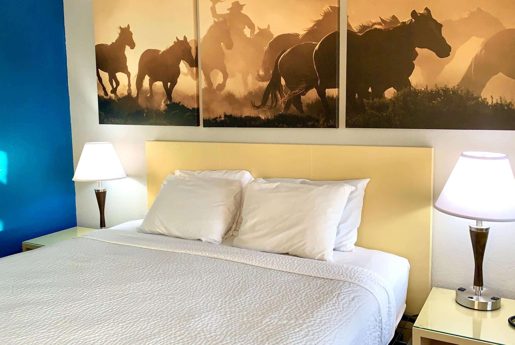 Days Inn & Suites By Wyndham - Canton First Monday Trade Days Exteriér fotografie