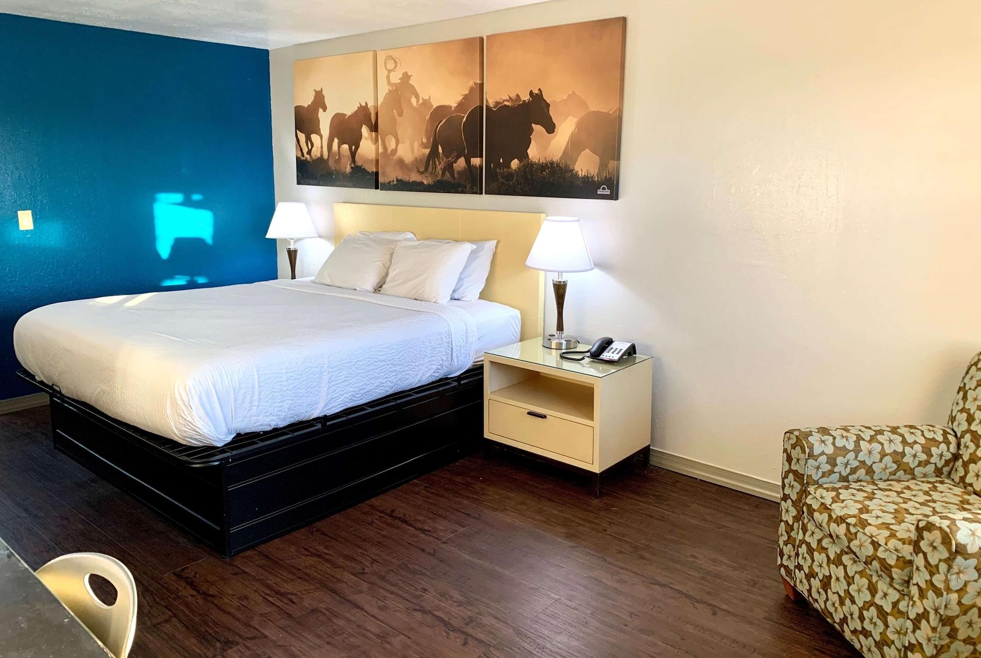 Days Inn & Suites By Wyndham - Canton First Monday Trade Days Exteriér fotografie