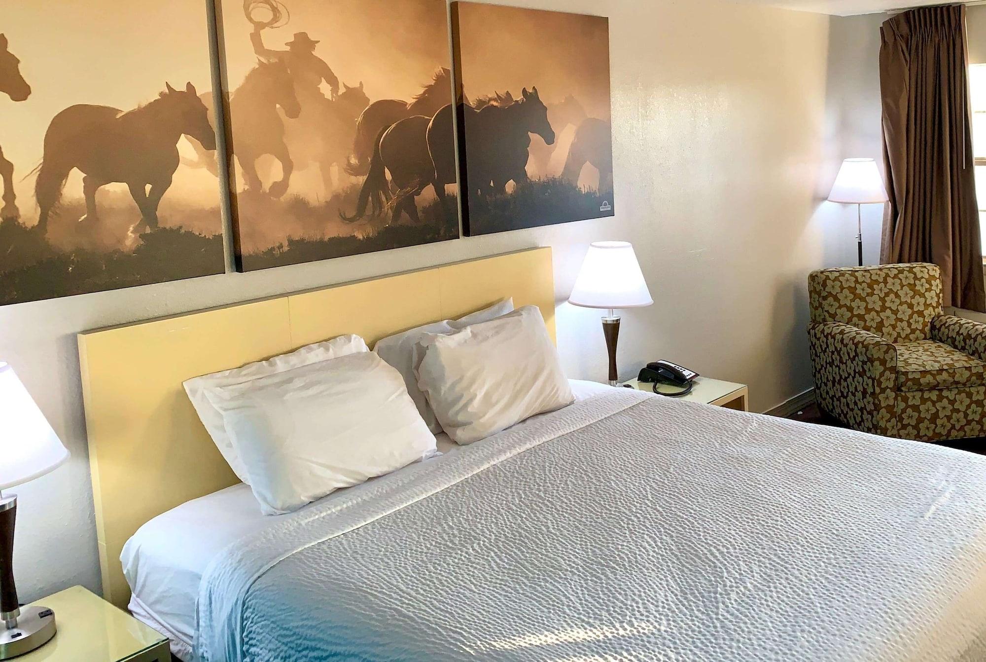 Days Inn & Suites By Wyndham - Canton First Monday Trade Days Exteriér fotografie