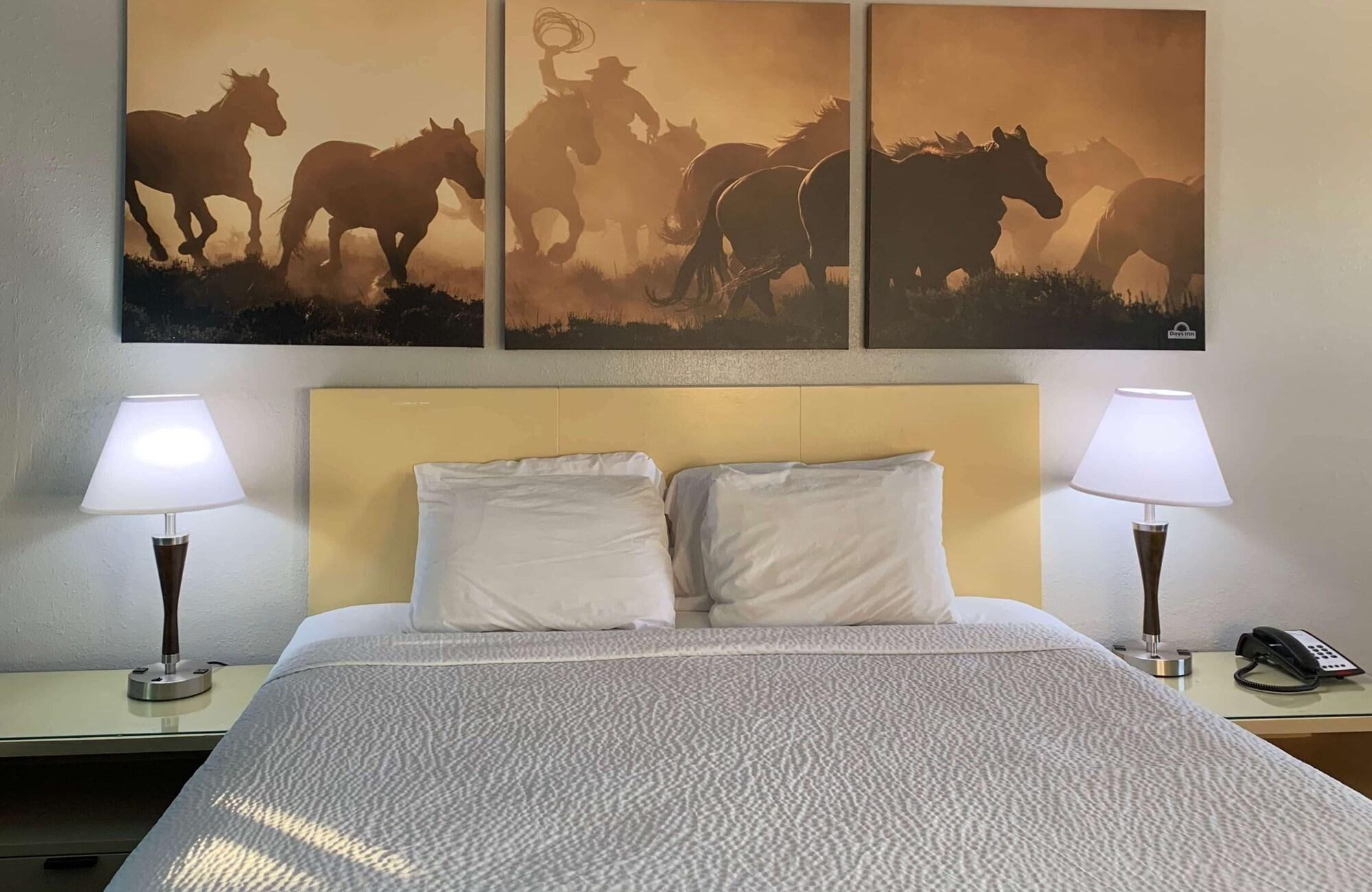 Days Inn & Suites By Wyndham - Canton First Monday Trade Days Exteriér fotografie
