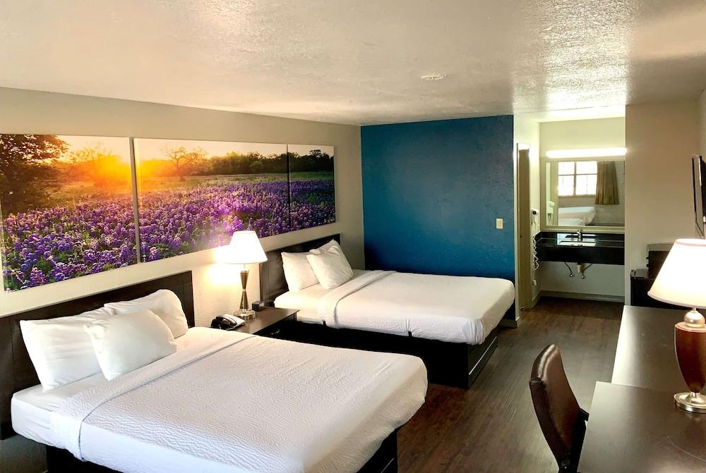 Days Inn & Suites By Wyndham - Canton First Monday Trade Days Exteriér fotografie