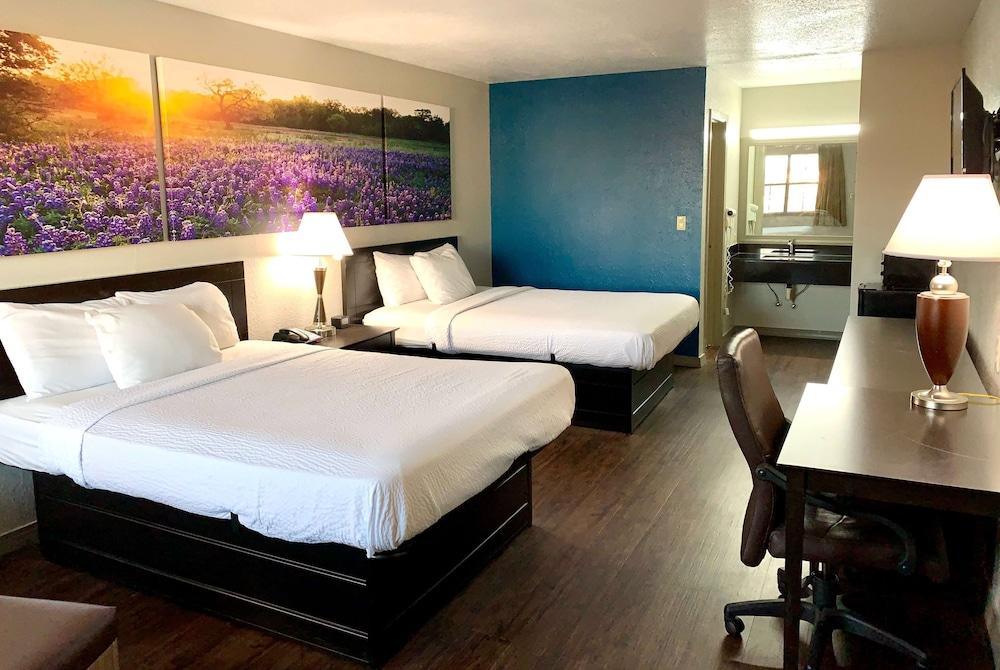 Days Inn & Suites By Wyndham - Canton First Monday Trade Days Exteriér fotografie