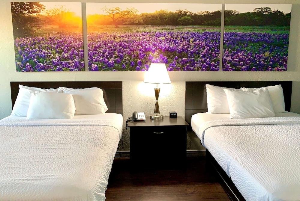Days Inn & Suites By Wyndham - Canton First Monday Trade Days Exteriér fotografie