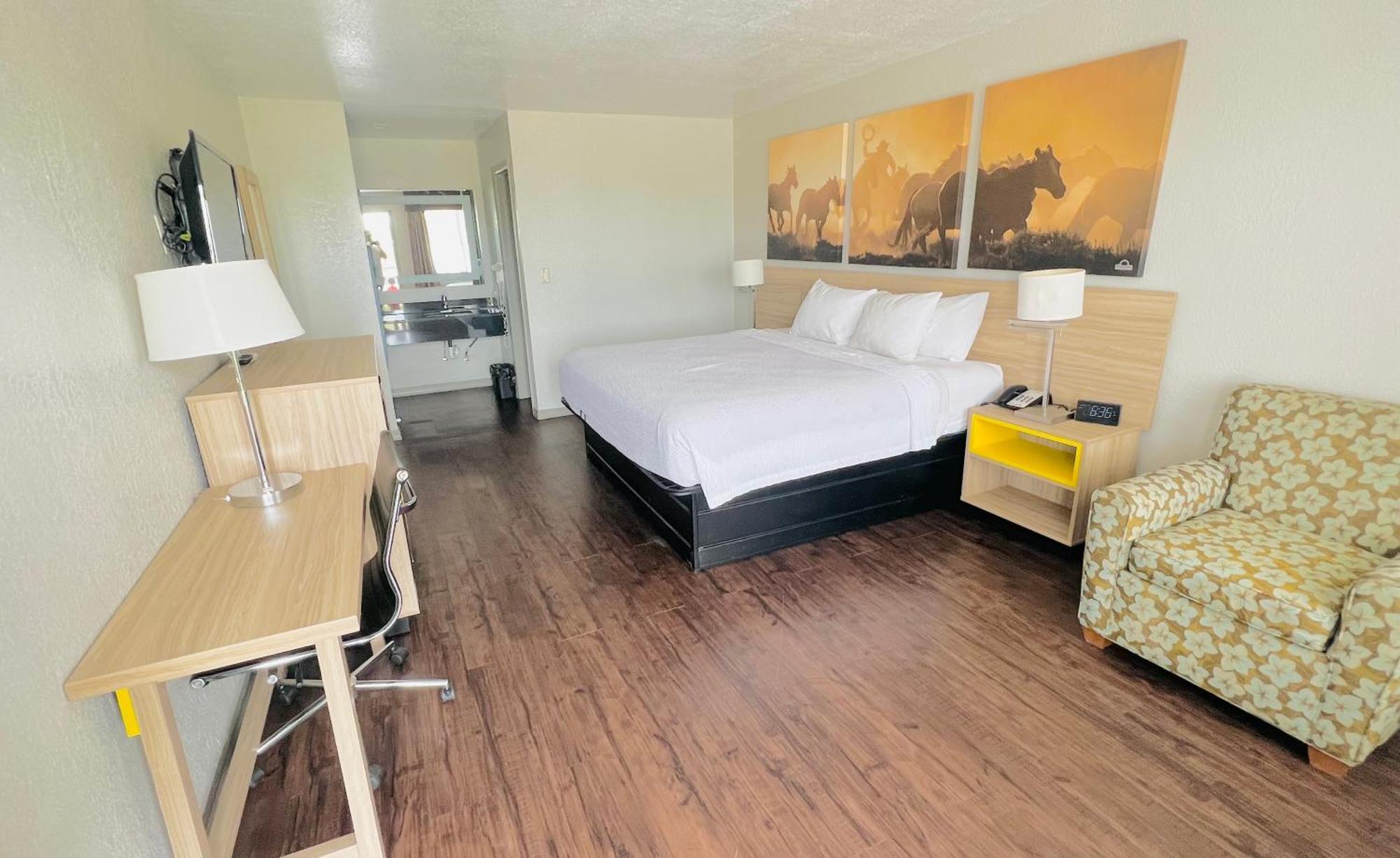 Days Inn & Suites By Wyndham - Canton First Monday Trade Days Exteriér fotografie